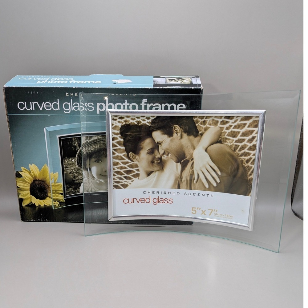 Cherished Accents Clear Curved Glass Photo Frame - Silver‎ Accents - 5"x7" Photo